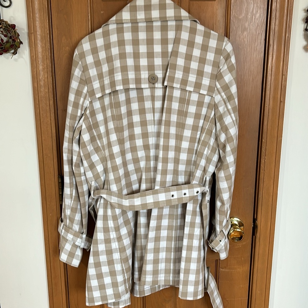 Brand new spring coat - Picture 2 of 4